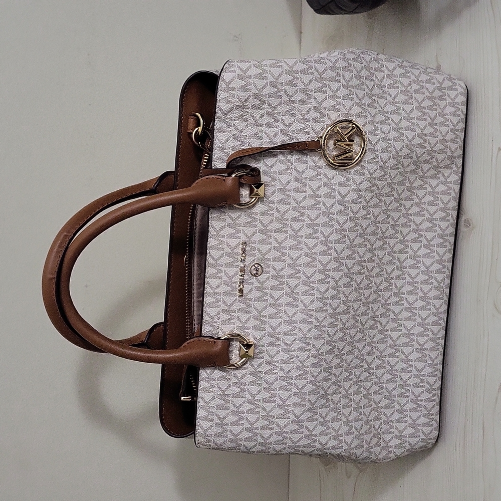 MICHAEL MICHAEL KORSEdith Large Logo Satchel vanilla, acorn
